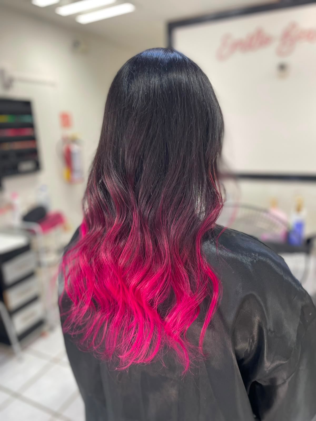 Trabajo real de diseño de color con puntas rosas