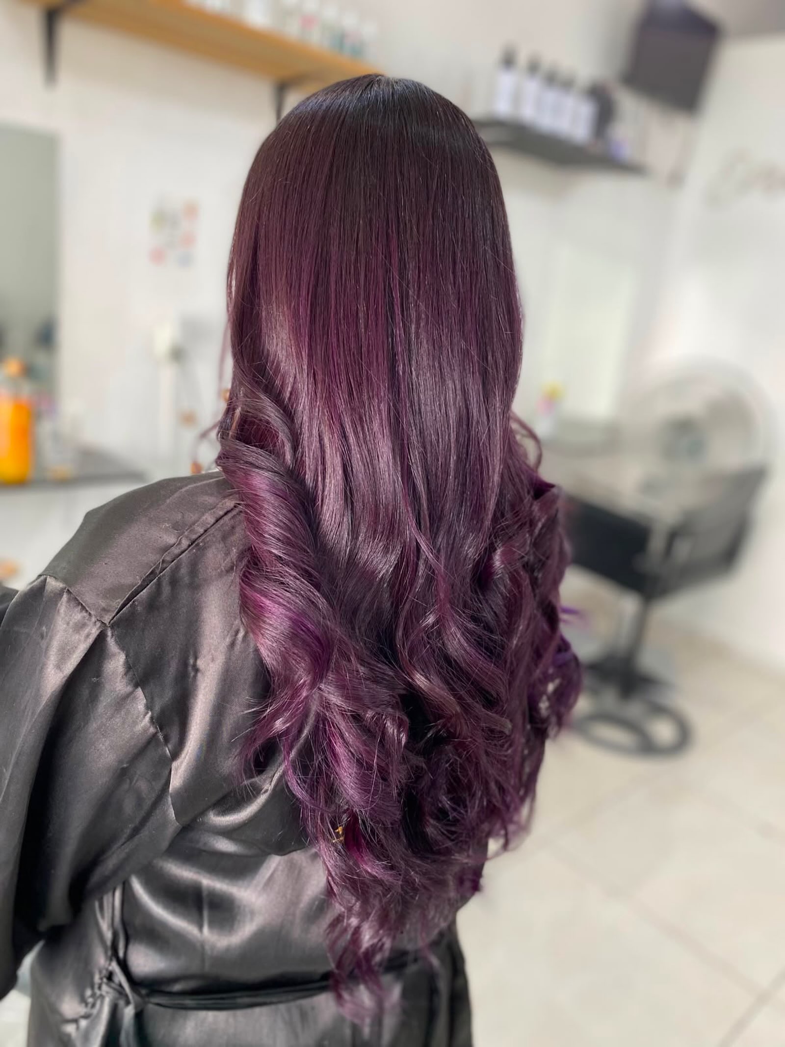 Resultado real de color borgoña con ondas